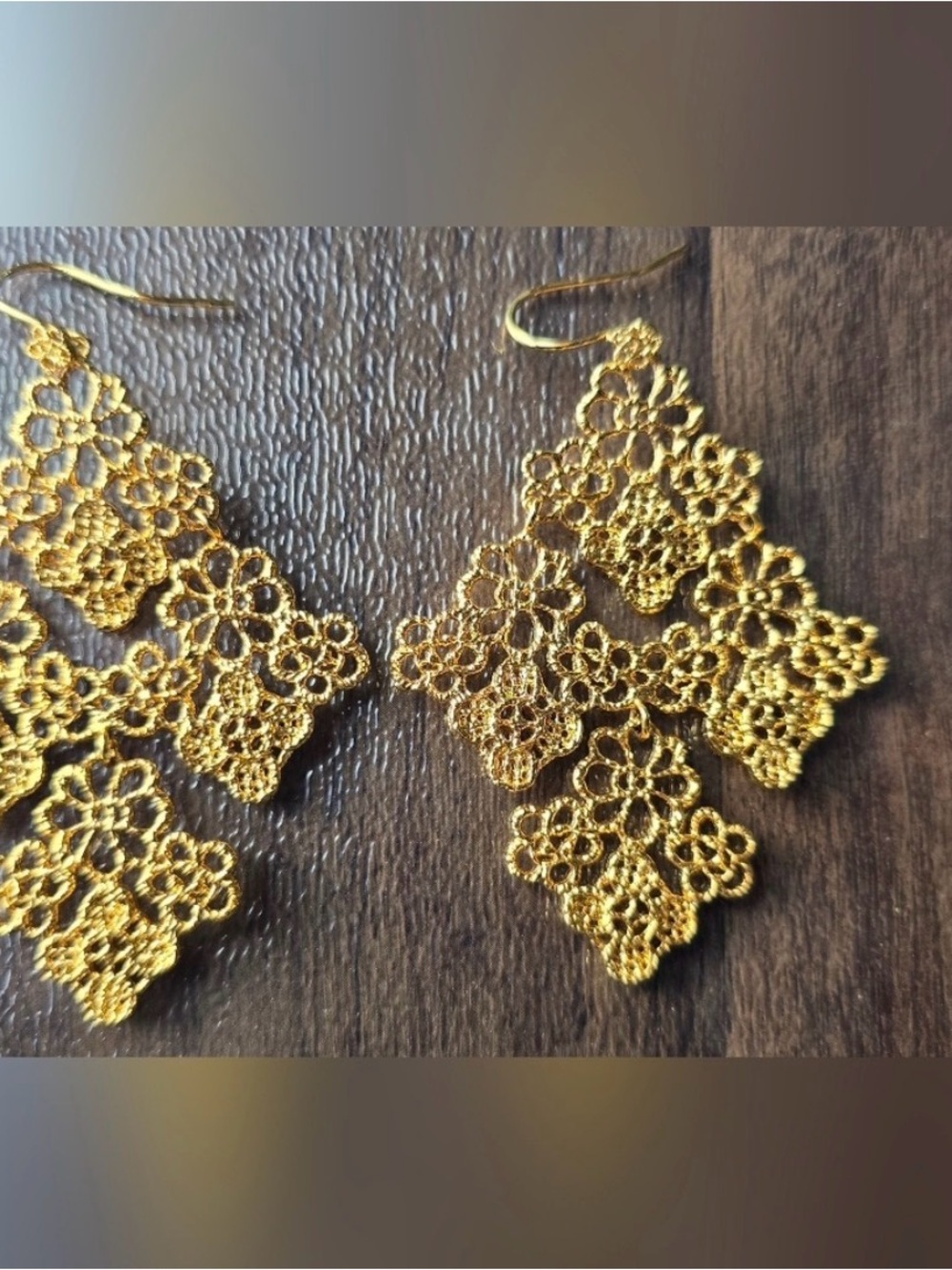 Stella & Dot Gold Floral Filigree Dangle Earrings - Picture 2 of 3